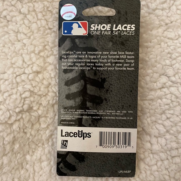 Men’s Leather Dooney & Burke Cincinnati Reds Wallet and Laces Bundle - Picture 10 of 10